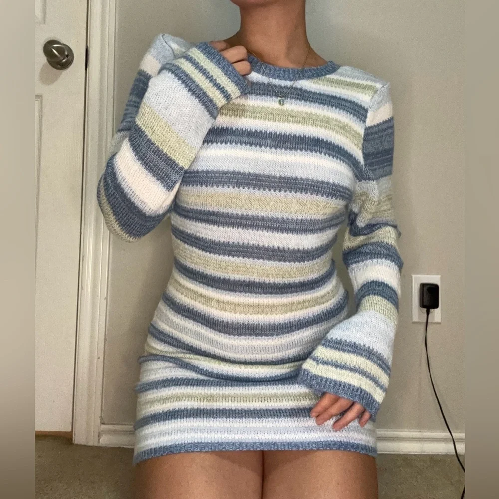 Backless Knit Mini Dress Long Sleeve , Sweater Dress, Summer Beach Wear☀️⛅️ - Picture 1 of 5